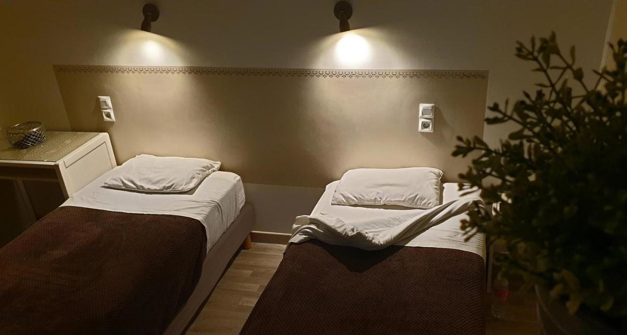 Auberge De Trente Pas Saint-Ferreol-Trente-Pas Ngoại thất bức ảnh